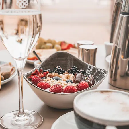 Aedenlife & Ruegen Trent